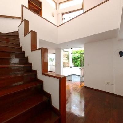 ALQUILER DE LINDA CASA DE 3 PISOS EN PIMENTEL